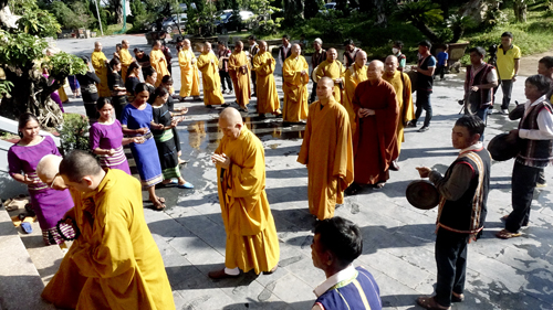 Chùa Huệ Chiếu: Phái đoàn Ban Hoằng Pháp và Ban Kinh tế Tài chính TƯ thăm Chư Tôn Thiền Đức các Trường Hạ tỉnh Kon Tum.