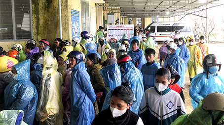 Kon Tum: Chùa Khánh Lâm Trao Quà Yêu Thương Đến Bà Con Nghèo Và Học Sinh Xã Hiếu Huyện Kon Plông.