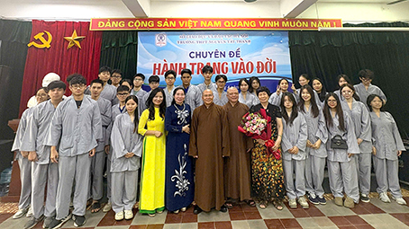 Hà Nội: Thượng tọa Thích Vạn Nhơn có buổi pháp thoại tại trường THPT Nguyễn Tất Thành và trường Trung cấp Kinh tế Kỹ thuật Hà Nội I