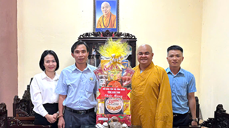 Kon Tum: Lãnh đạo Chính quyền tỉnh, huyện và thị trấn Sa Thầy đến thăm, chúc mừng Đại lễ Phật Đản PL.2569 – DL.2025.