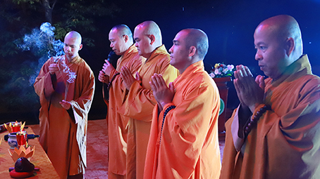 Kon Tum: Ban Trị sự Phật giáo huyện Sa Thầy trang nghiêm lễ Hoa Đăng kính mừng đại lễ Phật Đản PL. 2569.