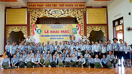 Kon Tum: Phân ban GĐPT trang nghiêm Lễ Khai Mạc trại Huấn luyện Huynh trưởng cấp II – Huyền Trang 4 Kon Tum.
