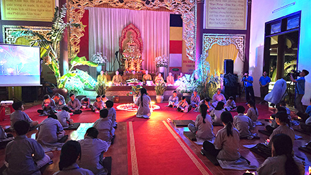 Quảng Ngãi: ĐÊM HOA ĐĂNG TRI ÂN CHA MẸ – KHÓA TU MÙA HÈ “NUÔI CON KHÔN LỚN”
