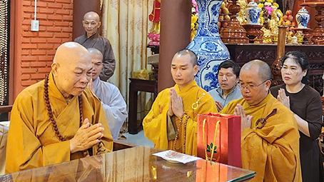 QUẢNG NGÃI: CHƯ TÔN ĐỨC VÀ PHẬT TỬ CHÙA PHƯỚC THÀNH CÚNG DƯỜNG HẠ TRƯỜNG VÀ ĐẢNH LỄ HÒA THƯỢNG THÍCH QUẢNG XẢ