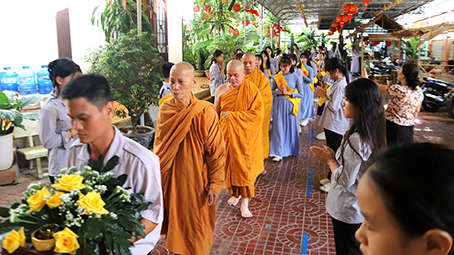 Quảng Ngãi: Tịnh xá Ngọc Hạnh Trang nghiêm lễ Bông Hồng Cài Áo và Dâng Y Ca-Sa nhân Mùa Vu Lan PL. 2569