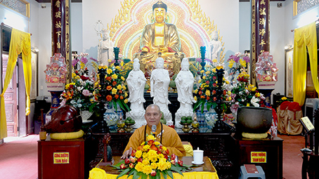 QUẢNG NGÃI: THƯỢNG TỌA THÍCH VẠN NHƠN THUYẾT PHÁP CHỦ ĐỀ “SỰ VÀ LÝ TỊNH ĐỘ” TẠI CHÙA HOA SƠN.