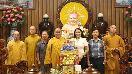 Quảng Ngãi: Ban Tuyên giáo – Dân vận Tỉnh uỷ thăm và chúc mừng Vu Lan tại Tổ đình chùa Trung Khánh.