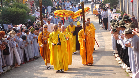 QUẢNG NGÃI: LỄ BỔ NHIỆM TRỤ TRÌ CHÙA LINH TIÊN – NỐI MẠCH TRUYỀN THỪA, TRƯỞNG DƯỠNG ĐẠO TÂM